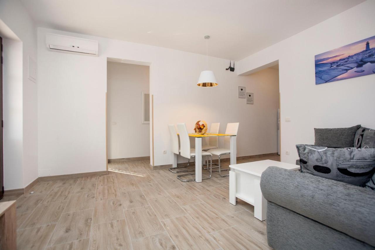 Apartmani Dragica โรวีน ภายนอก รูปภาพ