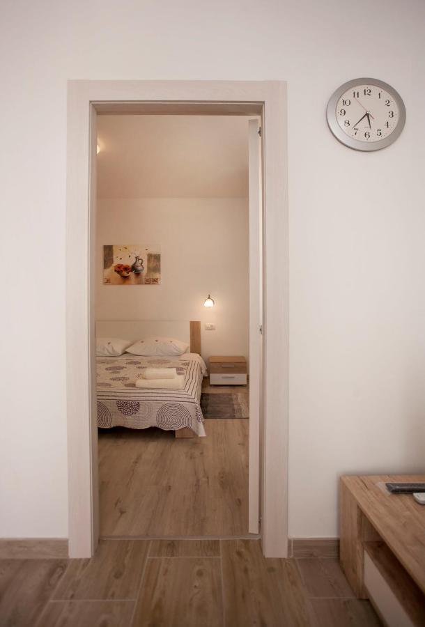 Apartmani Dragica โรวีน ภายนอก รูปภาพ