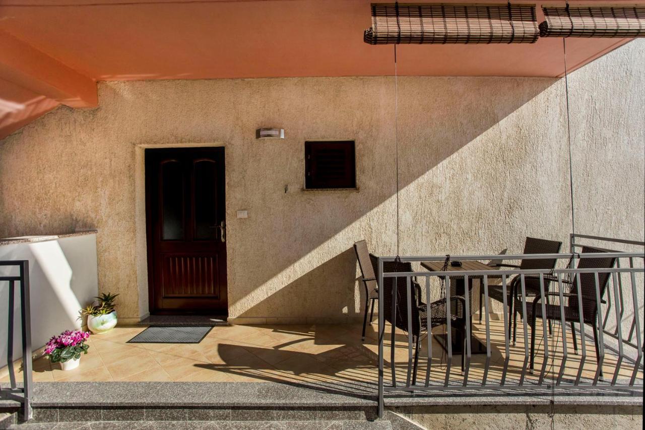 Apartmani Dragica โรวีน ภายนอก รูปภาพ