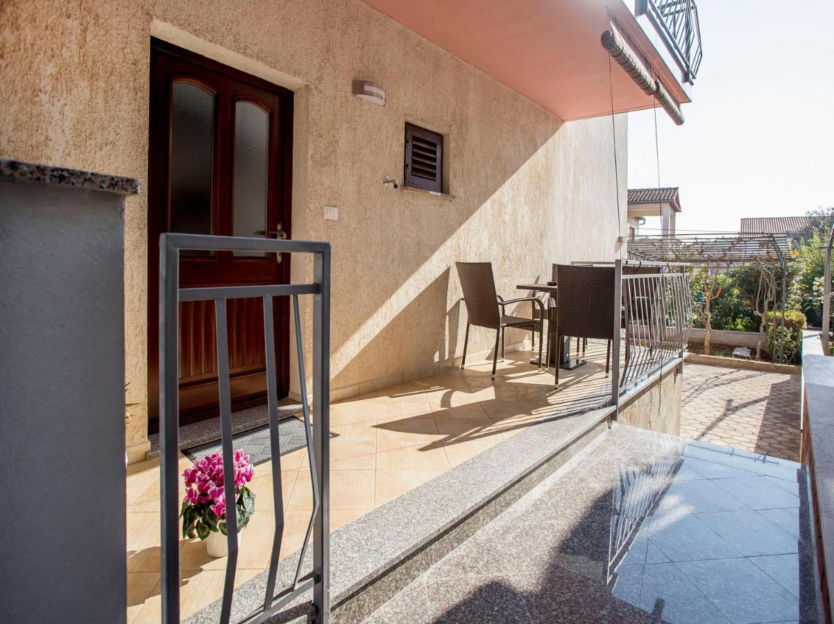 Apartmani Dragica โรวีน ภายนอก รูปภาพ