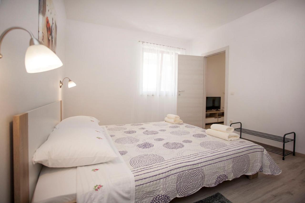 Apartmani Dragica โรวีน ภายนอก รูปภาพ