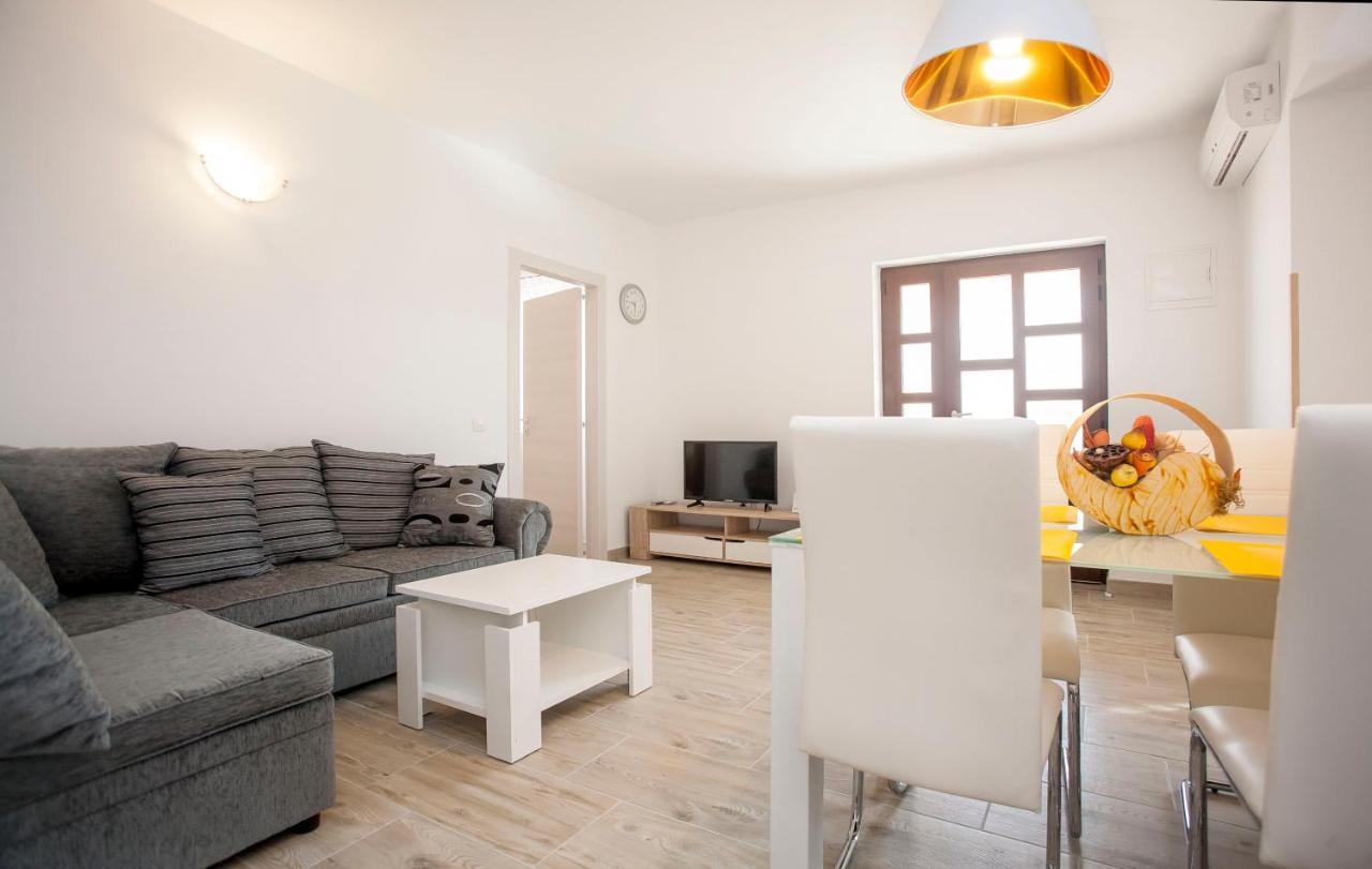 Apartmani Dragica โรวีน ภายนอก รูปภาพ