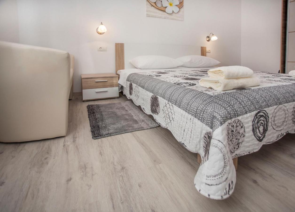 Apartmani Dragica โรวีน ภายนอก รูปภาพ