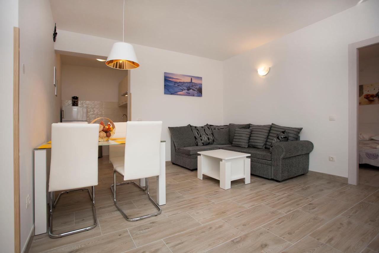 Apartmani Dragica โรวีน ภายนอก รูปภาพ