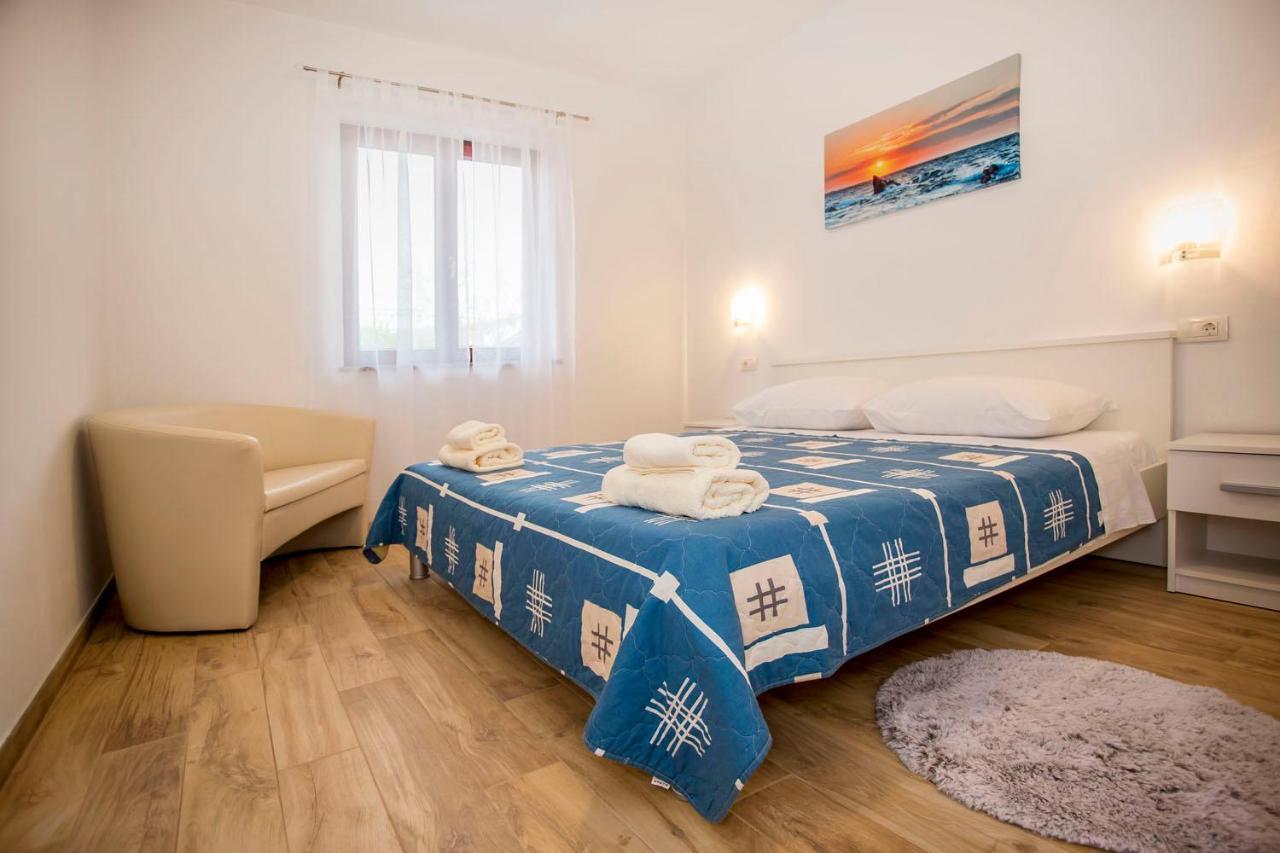 Apartmani Dragica โรวีน ภายนอก รูปภาพ