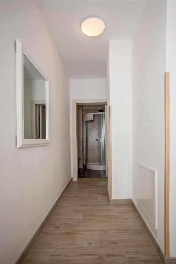 Apartmani Dragica โรวีน ภายนอก รูปภาพ