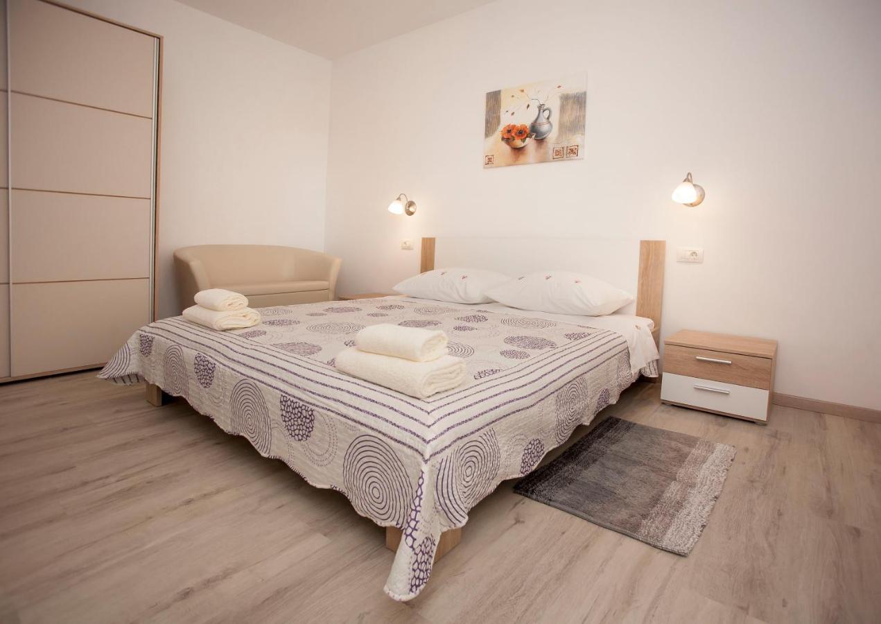 Apartmani Dragica โรวีน ภายนอก รูปภาพ