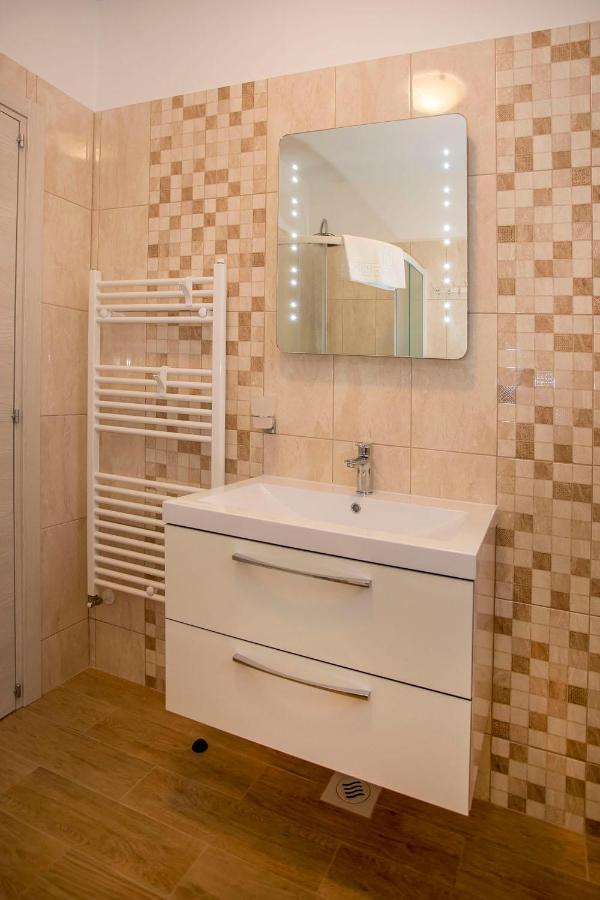 Apartmani Dragica โรวีน ภายนอก รูปภาพ