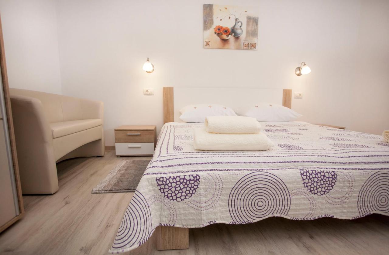 Apartmani Dragica โรวีน ภายนอก รูปภาพ